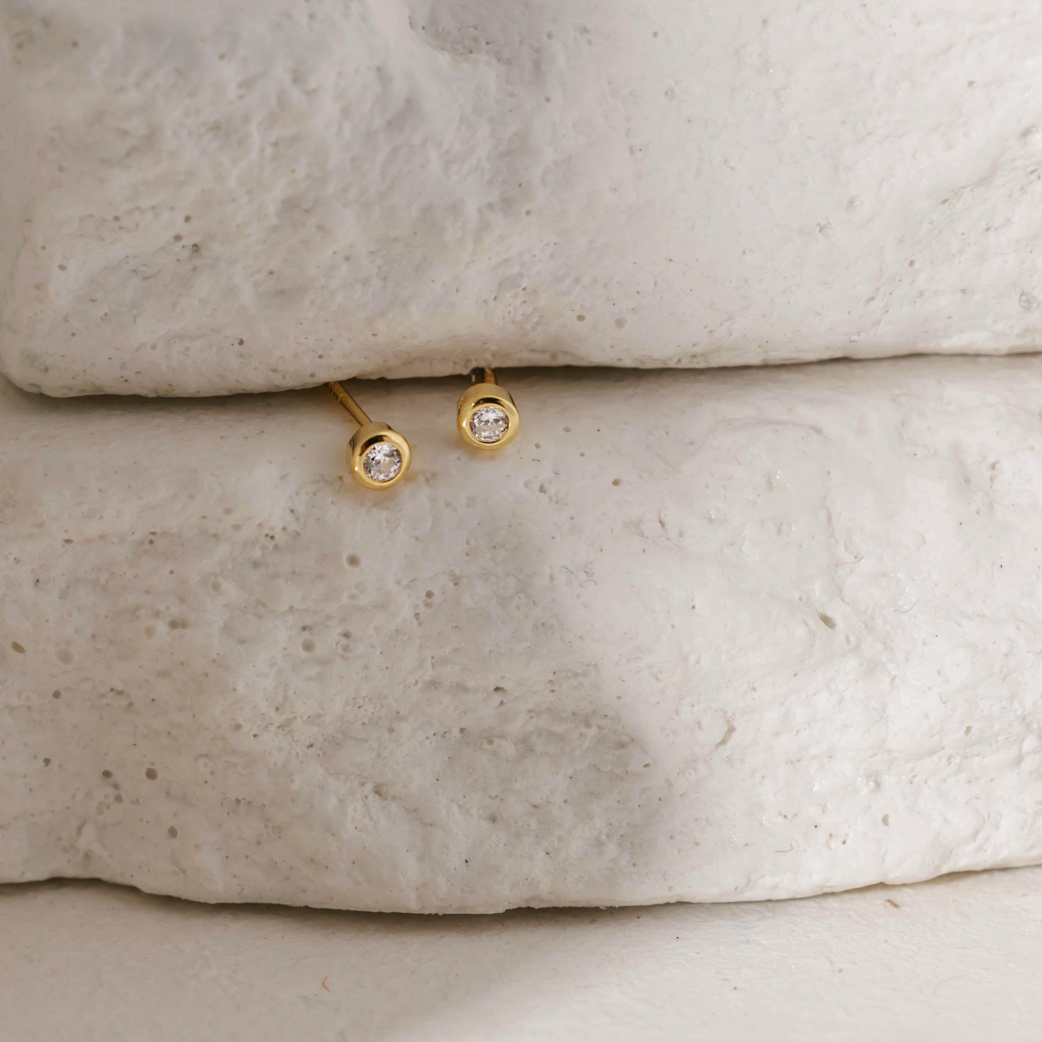 The Solitaria Stud | 2 mm